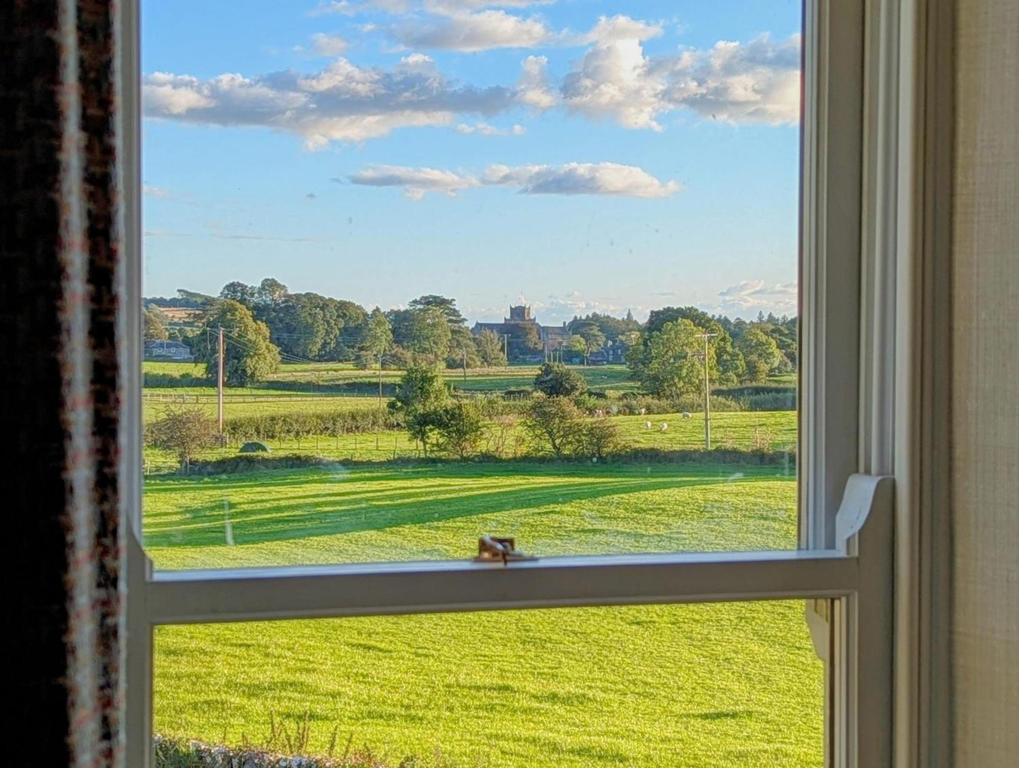 Aynsome Manor Bed and Breakfast Cartmel Eksteriør billede